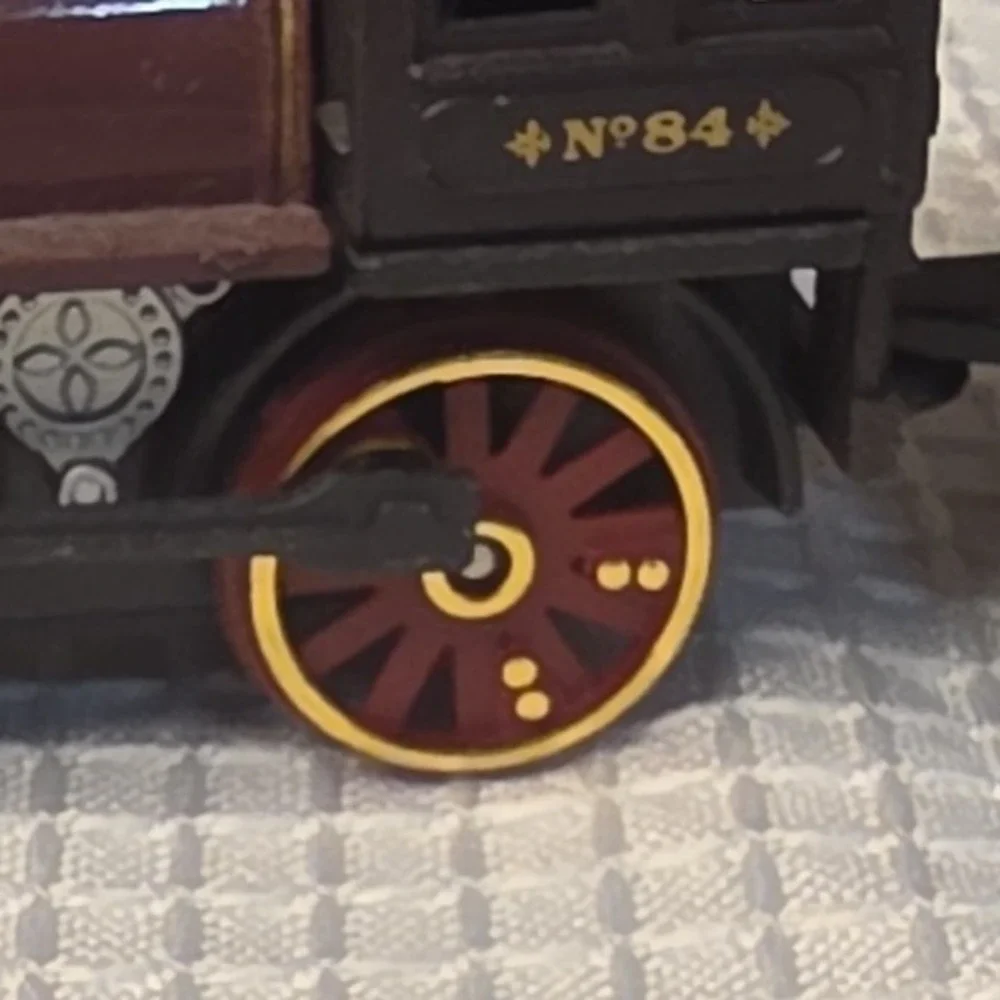 HO Gauge Steam Locomotive 4-4-0 No. 84 Red Black Gold Brown Plastic Model